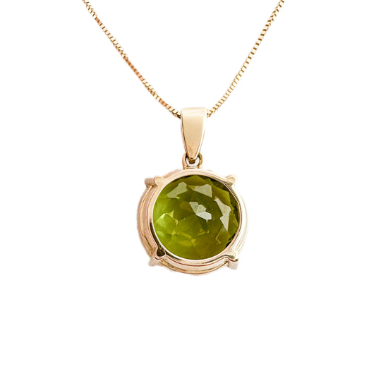 18ct Yellow Gold Peridot Pendant & Chain