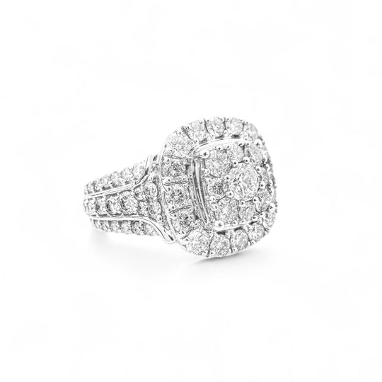 Verlobungsring aus 9 Karat Weißgold mit Diamanten