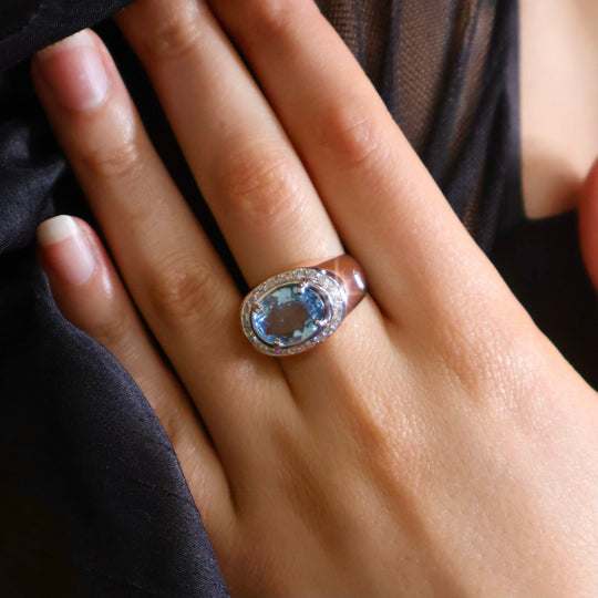 18 Karat Weißgold-Ring mit Aquamarin und Diamant