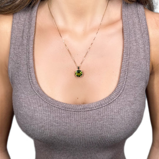 18ct Yellow Gold Peridot Pendant & Chain