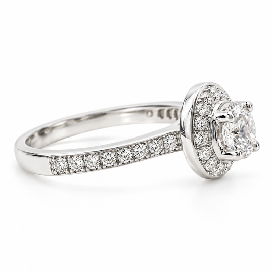Verlobungsring aus 18 Karat Weißgold mit Halo-Diamant