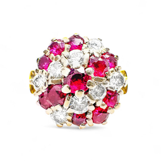 Clusterring aus 18 Karat Gelbgold mit Rubinen und Diamanten