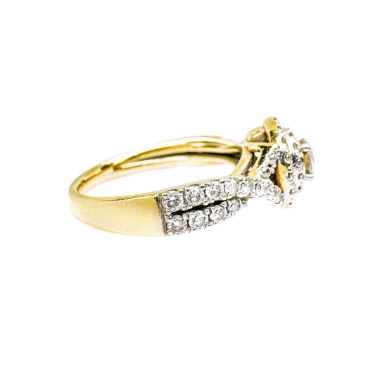 18ct Yellow Gold Diamond Ring With Halo Surround