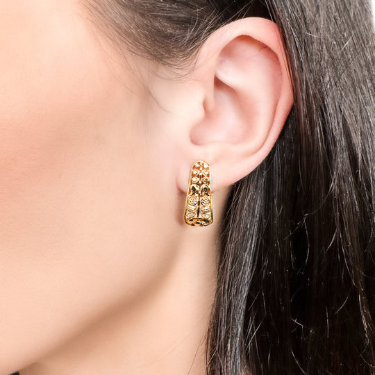 18ct Tapered Drop Earrings