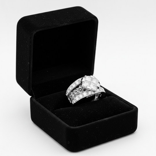 18ct White Gold Diamond & Black Diamond Ring, 1.38cts