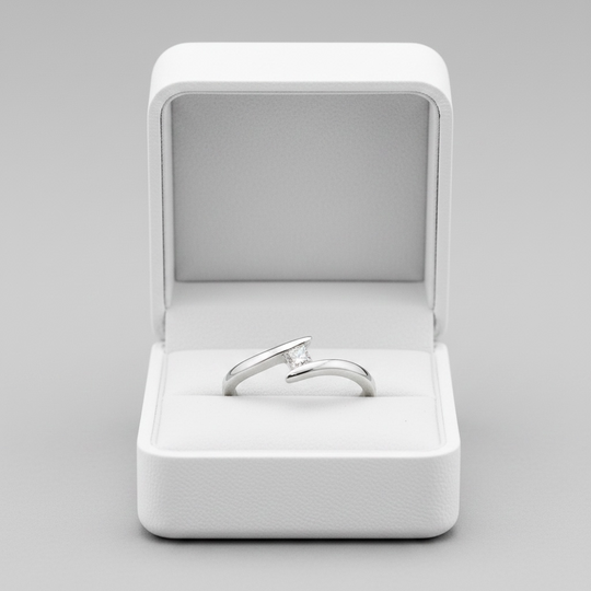 18 Karat Weißgold-Prinzessin-Diamantring