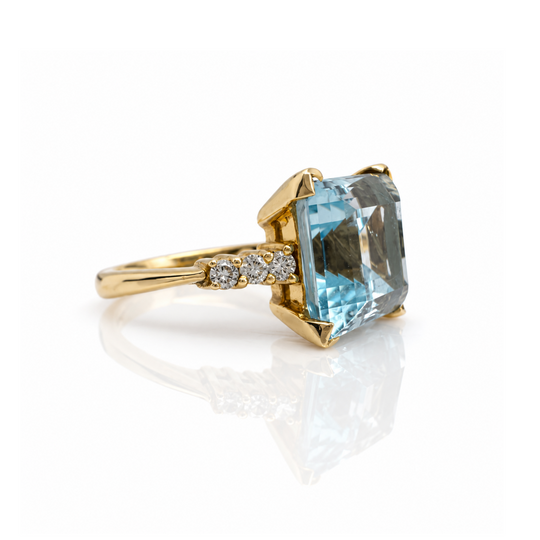 14ct Yellow Gold Topaz & Diamond Ring 