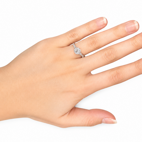 18ct White Gold Diamond Cluster Ring